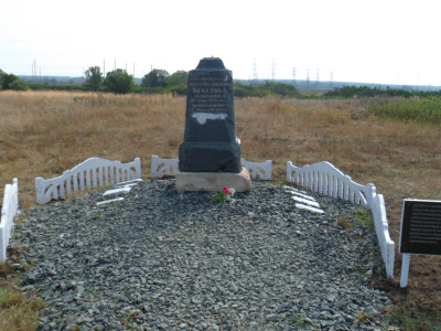 Памятник на месте захоронения Героя Отечественной войны 1812 года.